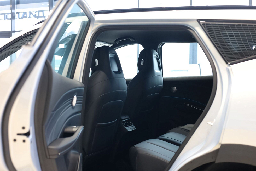 Omoda C7 Supreme, серебряный