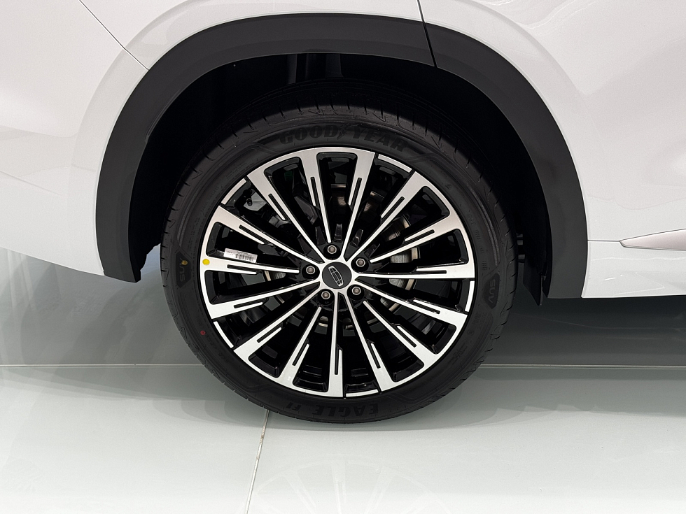 Geely Monjaro Flagship SE, белый