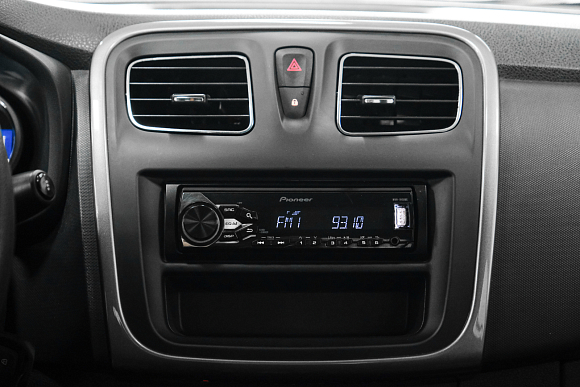 Renault Logan Confort, 2016 года, пробег 105000 км