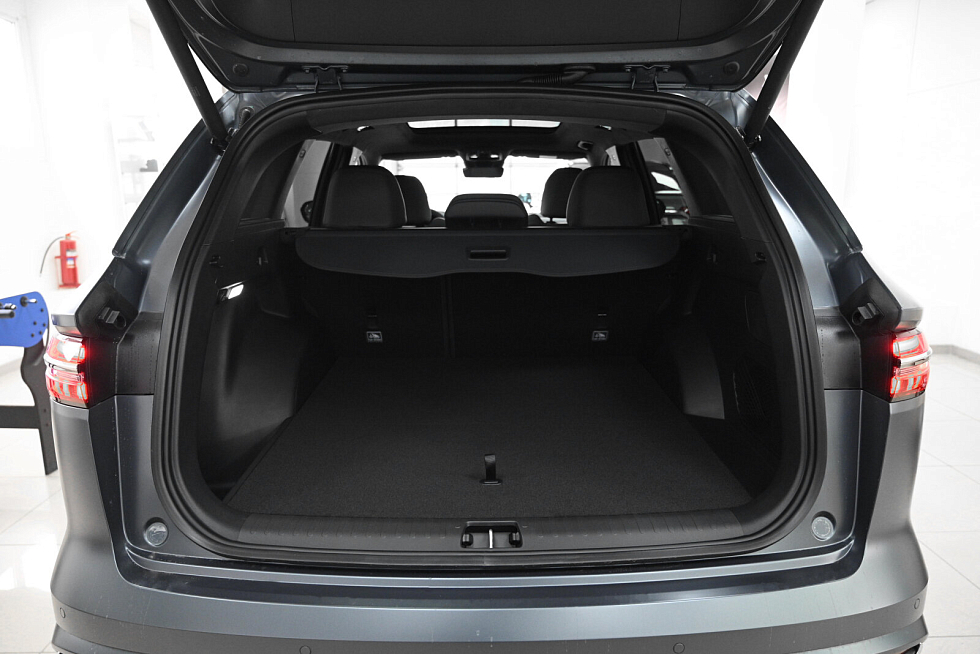 Geely Monjaro Flagship SE, серый