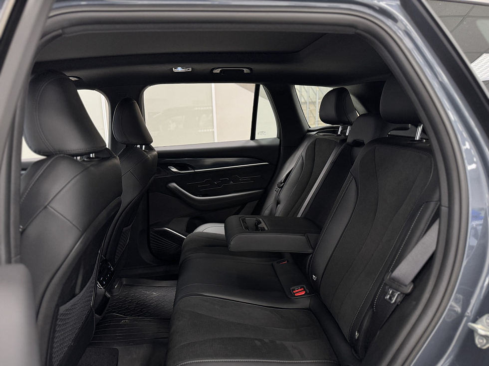 Geely Monjaro Luxury, серый