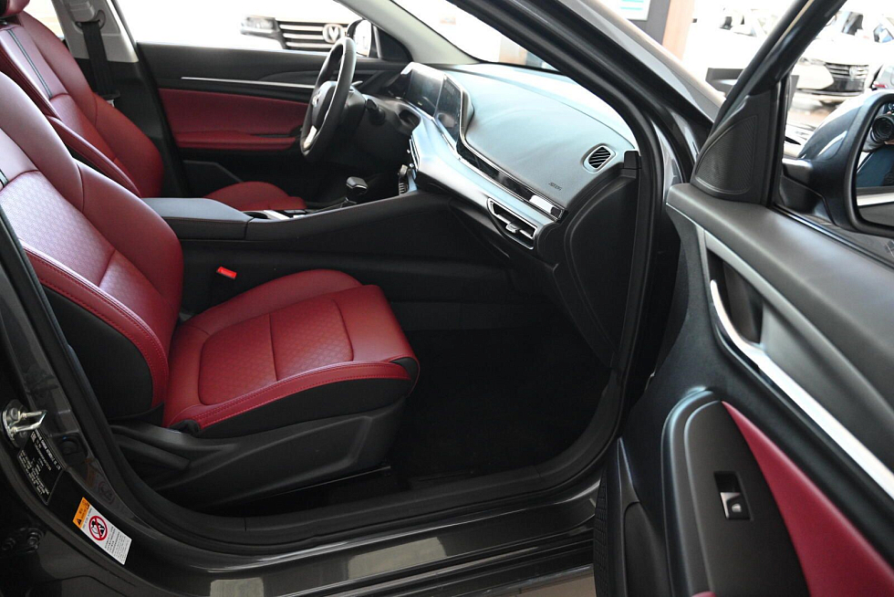 Changan Eado Plus Tech, серебряный