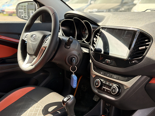 Lada (ВАЗ) Vesta Luxe Multimedia, 2019 года, пробег 98000 км