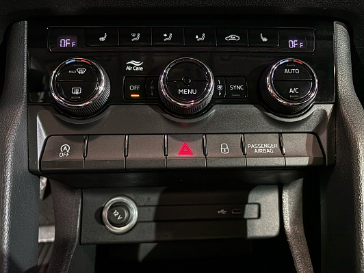 Skoda Karoq Ambition, 2020 года, пробег 136185 км