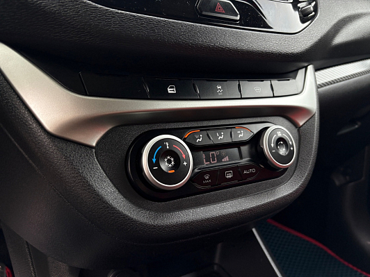 Lada (ВАЗ) Vesta Luxe EnjoY Pro, 2019 года, пробег 106500 км