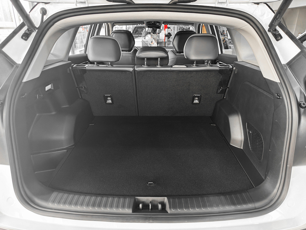 Geely Atlas Люкс, белый