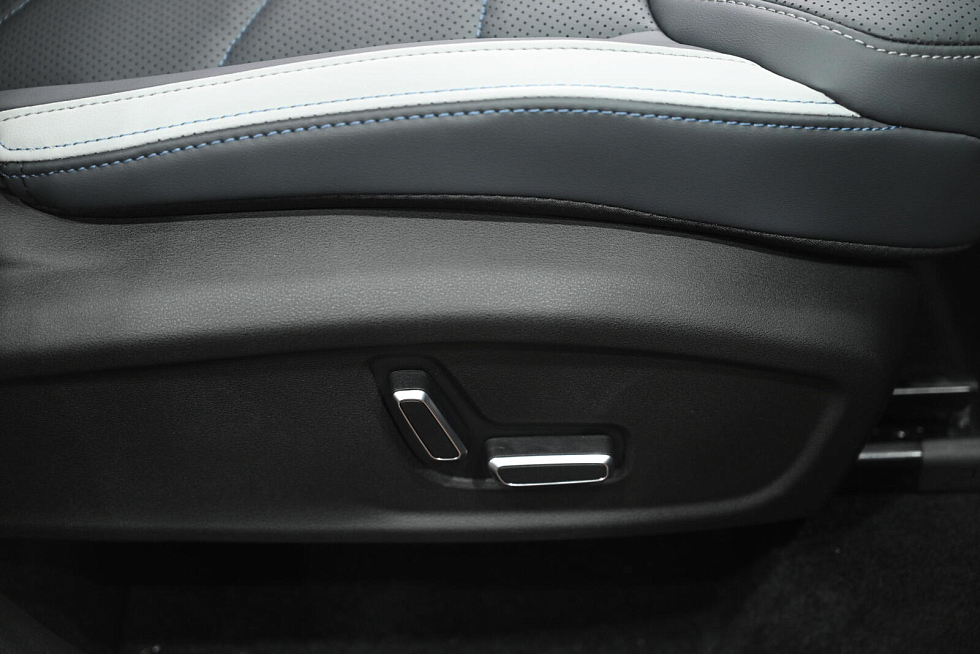 Geely Atlas , голубой