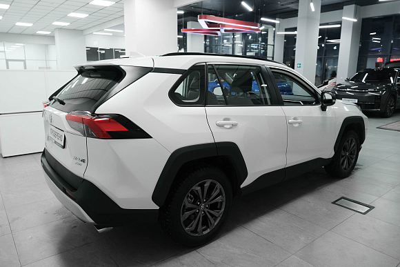 Toyota RAV4, 2025 года, пробег 142 км