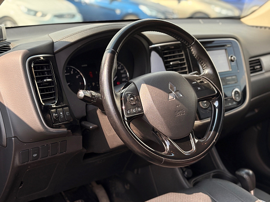 Mitsubishi Outlander Intense+, 2015 года, пробег 141200 км