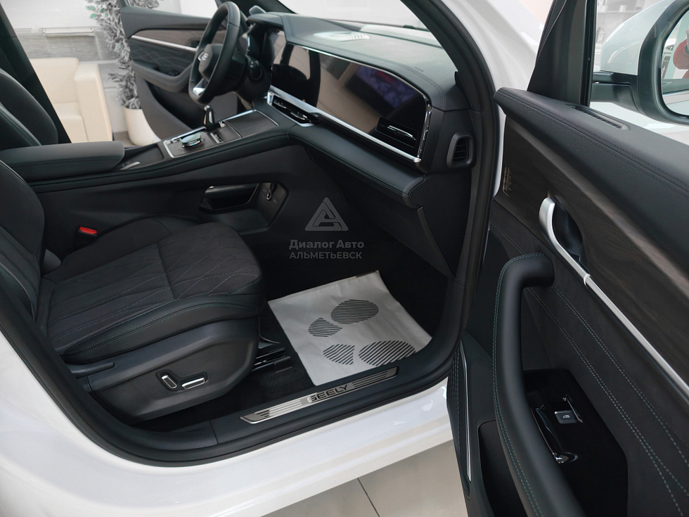 Geely Monjaro Флагман, белый