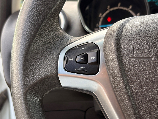 Ford Fiesta Trend, 2016 года, пробег 130290 км