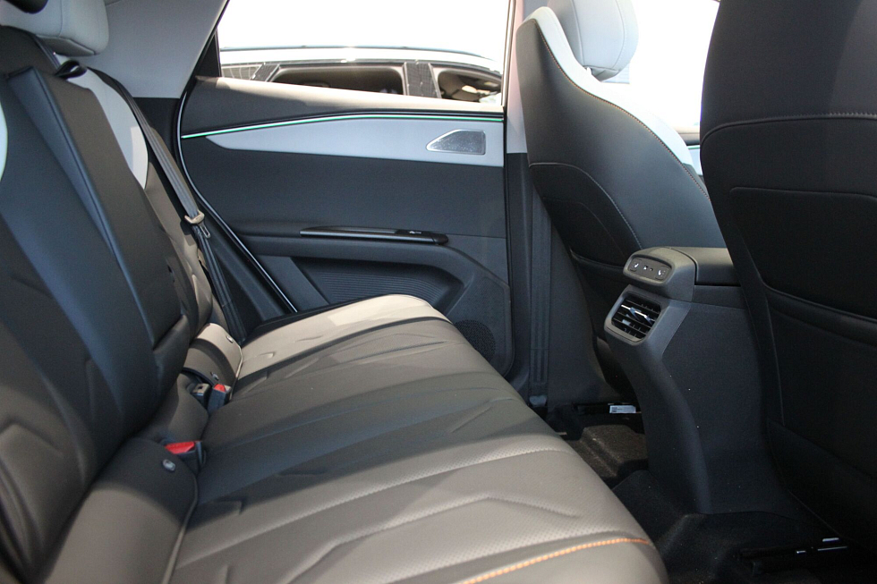 Omoda C5 , черный