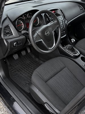 Opel Astra Essentia, 2011 года, пробег 151465 км