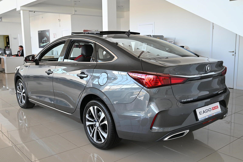 Changan Eado Plus Tech, серебряный