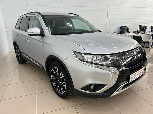 Mitsubishi Outlander Intense+ (7 мест), 2022 года, пробег 15176 км