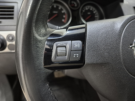 Opel Astra, 2011 года, пробег 234883 км
