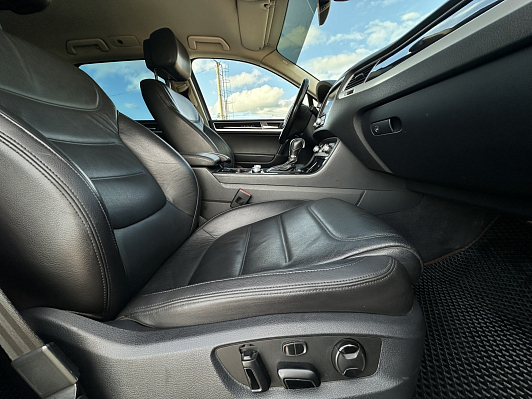 Volkswagen Touareg Wolfsburg Edition, 2015 года, пробег 215800 км