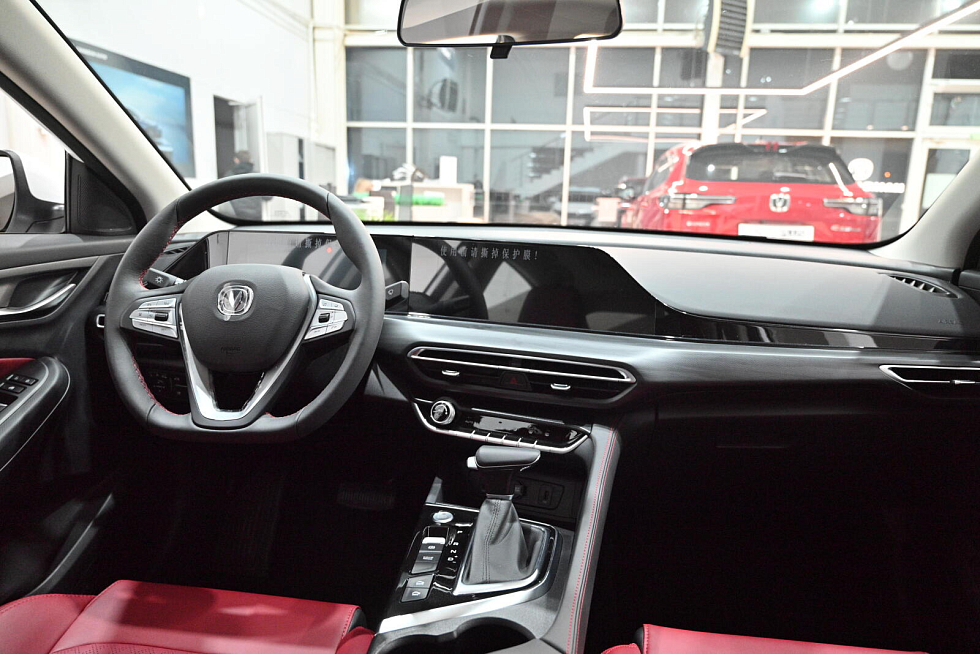 Changan Eado Plus Tech, серебряный