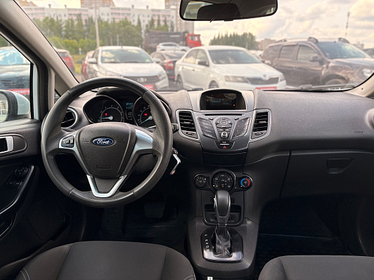 Ford Fiesta Trend, 2016 года, пробег 130290 км