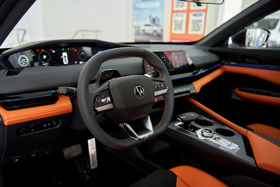 Changan UNI-V Luxe, белый