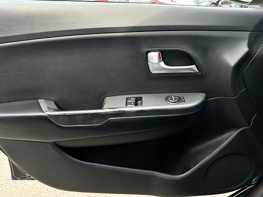 Kia Rio, 2015 года, пробег 182000 км
