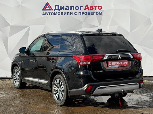 Mitsubishi Outlander Intense+, 2021 года, пробег 165000 км