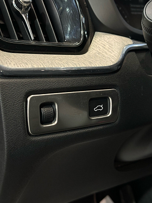 Volvo XC60 Inscription, 2018 года, пробег 52500 км