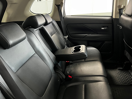 Mitsubishi Outlander, 2017 года, пробег 104000 км