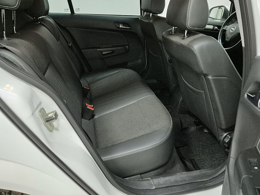 Opel Astra, 2011 года, пробег 234883 км