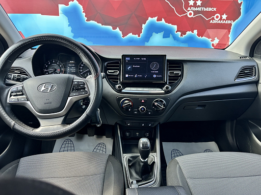 Hyundai Solaris Специальная Серия "10 лет", 2021 года, пробег 29000 км