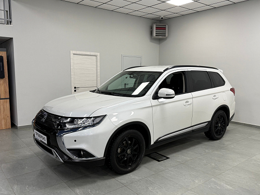 Mitsubishi Outlander Invite, 2021 года, пробег 67000 км