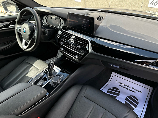 BMW 5 серии 530i xDrive Luxury, 2017 года, пробег 235000 км