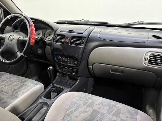 Nissan Almera, 2001 года, пробег 325000 км