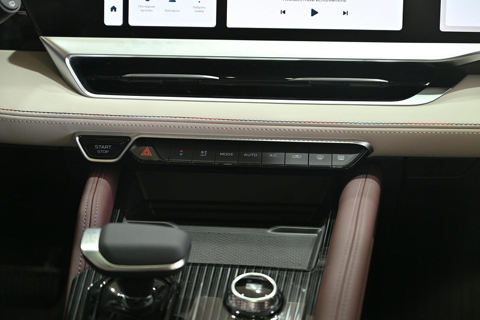 Geely Monjaro Flagship (2023-2025), белый