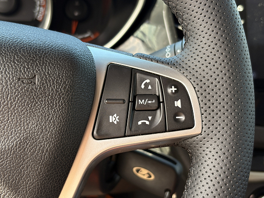 Lada (ВАЗ) Vesta Luxe Multimedia, 2019 года, пробег 98000 км