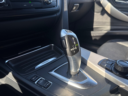 BMW 3 серии 320i SE, 2014 года, пробег 170000 км