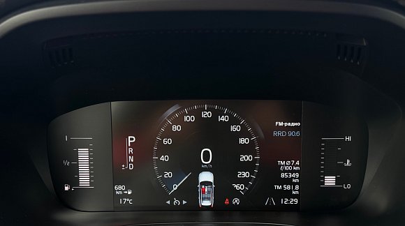 Volvo XC60 R-Design, 2018 года, пробег 85238 км