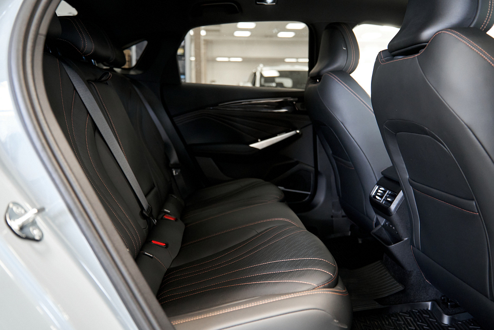 Geely Preface Flagship, серебряный