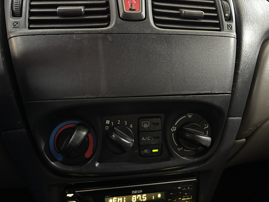 Nissan Almera, 2001 года, пробег 325000 км