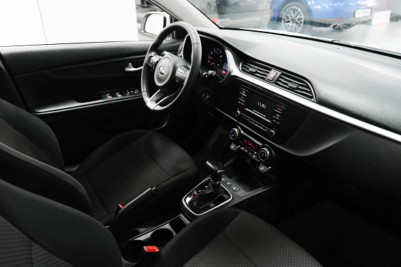 Kia Rio Luxe, 2021 года, пробег 74500 км