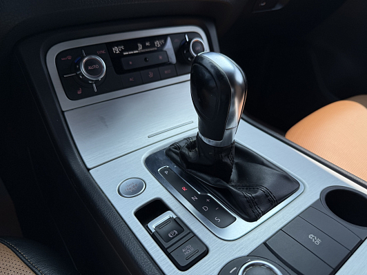 Volkswagen Touareg, 2011 года, пробег 195000 км