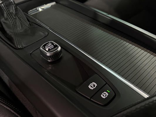 Volvo XC60 Momentum, 2018 года, пробег 90500 км