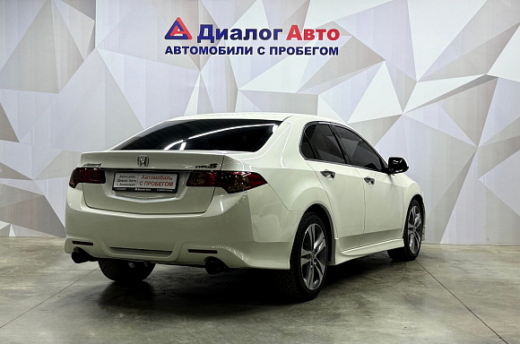 Honda Accord, 2011 года, пробег 204402 км