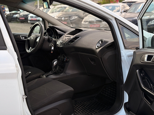 Ford Fiesta Trend, 2016 года, пробег 130290 км