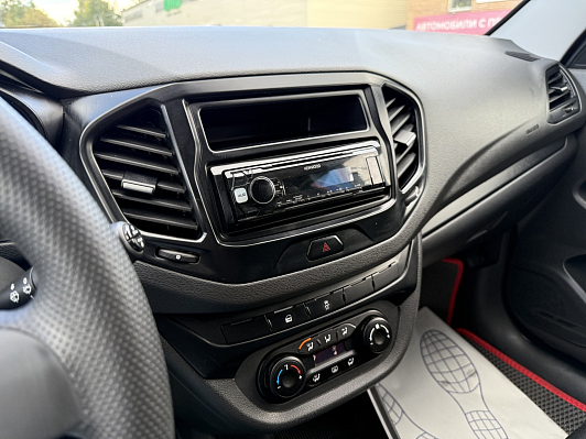 Lada (ВАЗ) Vesta 50 Anniversary, 2017 года, пробег 42800 км