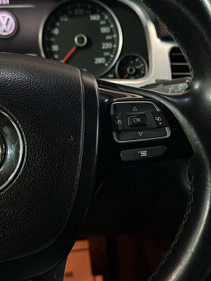 Volkswagen Touareg, 2012 года, пробег 233000 км