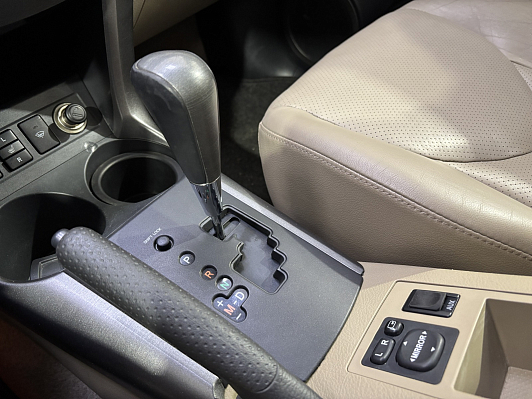 Toyota RAV4, 2012 года, пробег 124231 км
