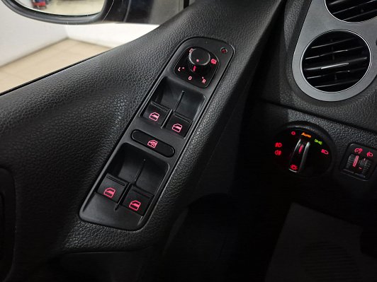 Volkswagen Tiguan, 2012 года, пробег 195948 км