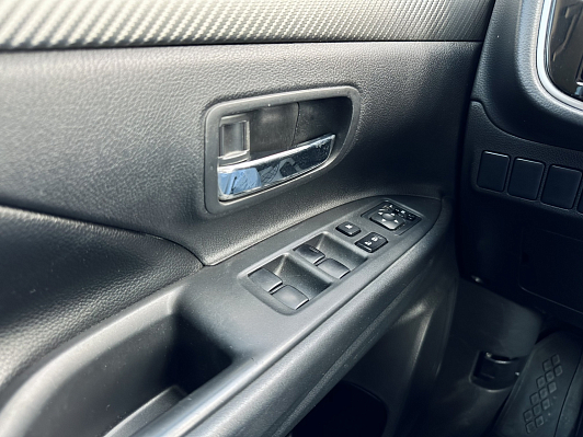 Mitsubishi Outlander Instyle, 2013 года, пробег 194000 км