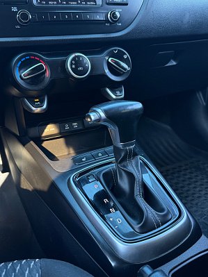 Kia Rio Luxe, 2018 года, пробег 180834 км